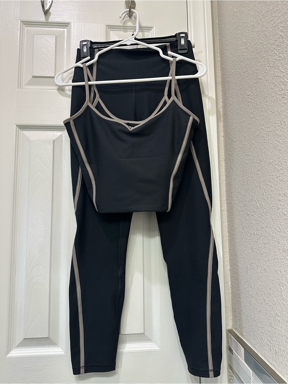 Abercrombie YPB Contrast-Stitch Active Leggings & Tank Set